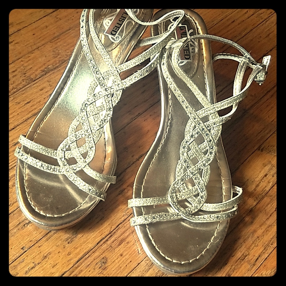 Unlisted braided strap gold kitten heels